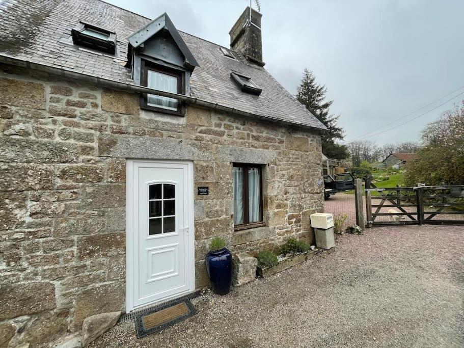Le Petit Fleur - The Little Flower, Cosy Cottage Saint-Michel-de-Montjoie Extérieur photo