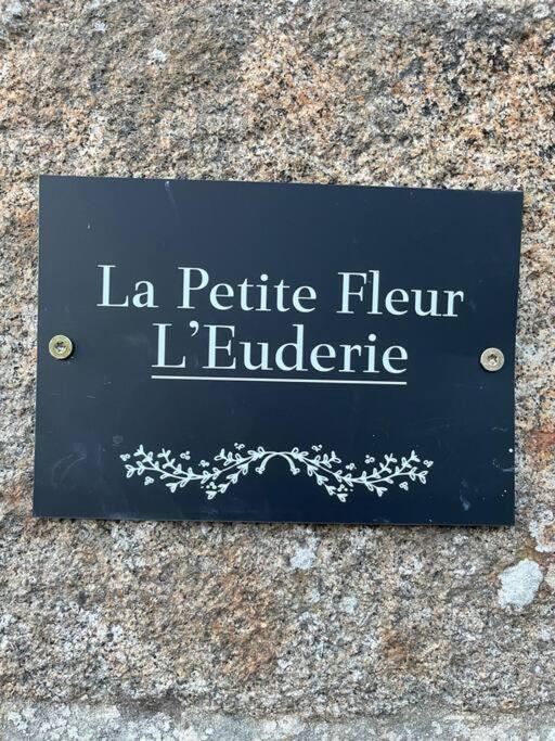 Le Petit Fleur - The Little Flower, Cosy Cottage Saint-Michel-de-Montjoie Extérieur photo