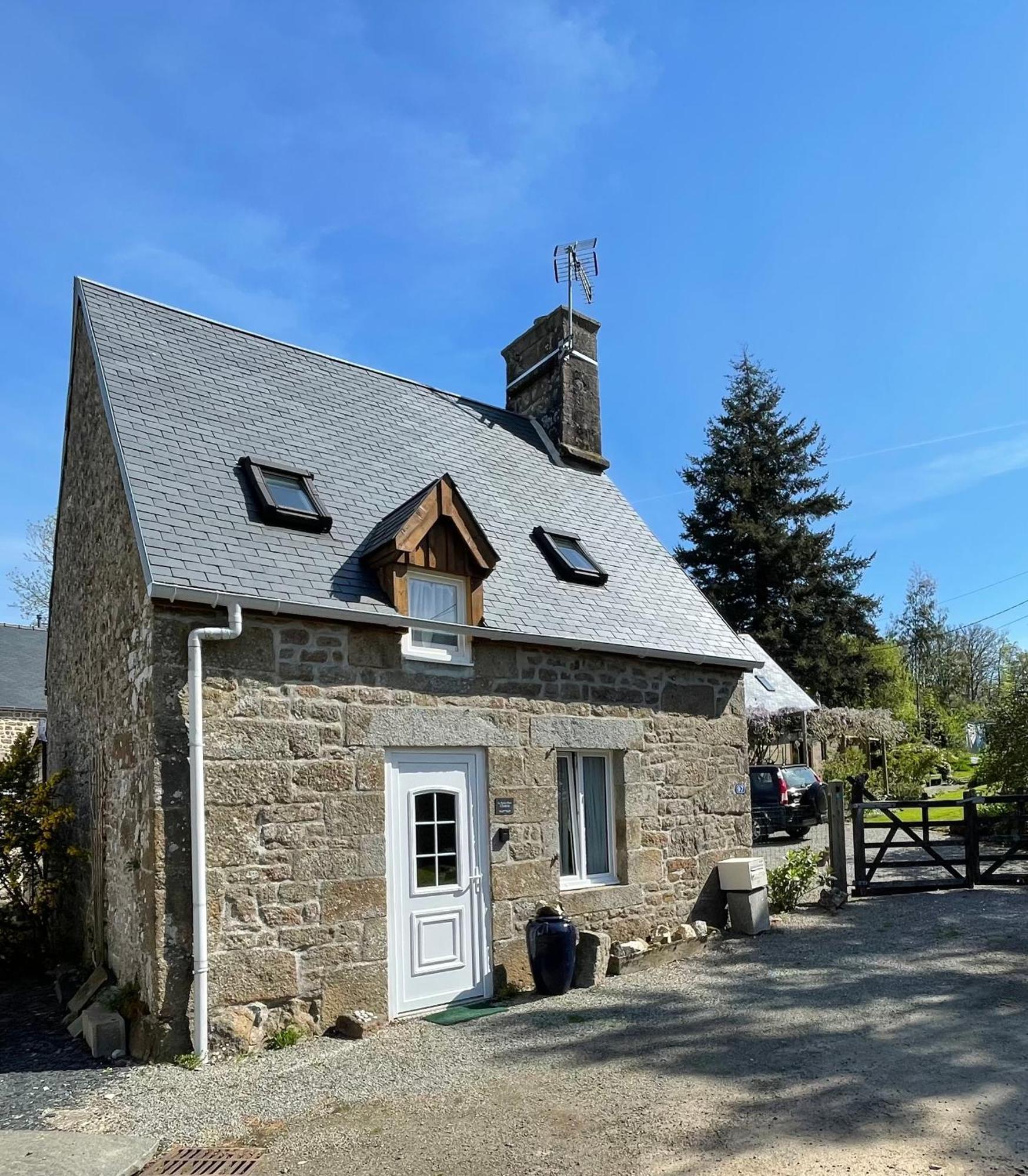 Le Petit Fleur - The Little Flower, Cosy Cottage Saint-Michel-de-Montjoie Extérieur photo
